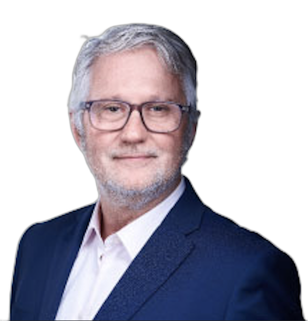 Retrato profissional de Fernando Marques, consultor imobiliário